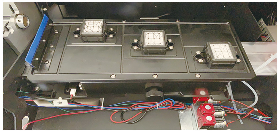 AMO printer’s durable print head station: 3 replaceable head slots, color - coded wiring for easy maintenance, boosting printing efficiency
